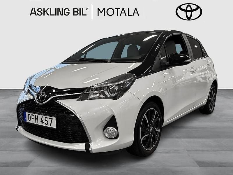Vit Begagnad 2016 Toyota Yaris Style Halvkombi | 119 002 kr (Marknadspris) - Bild 1/4