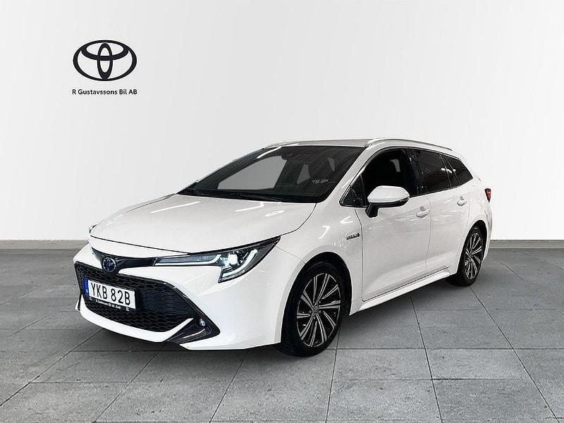 Vit Begagnad 2021 Toyota Corolla Style Kombi | 249 900 kr (Marknadspris) - Bild 1/4