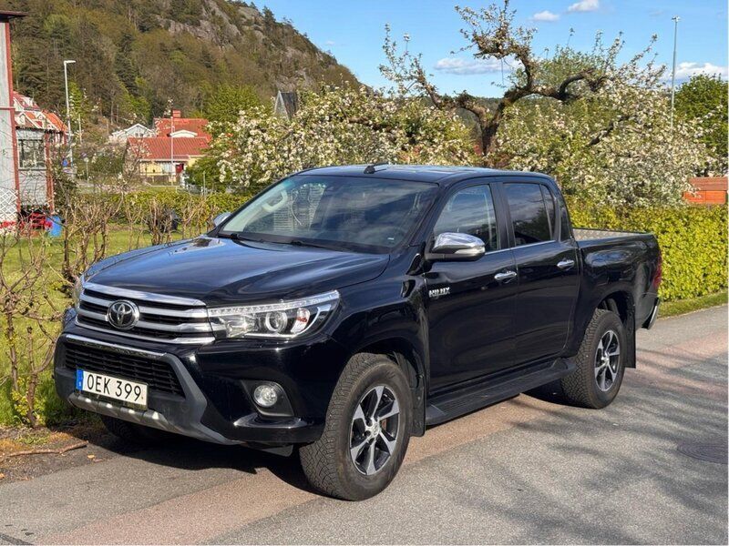 Svart Begagnad 2016 Toyota HiLux Pickup | 259 000 kr (Superpris) - Bild 1/4