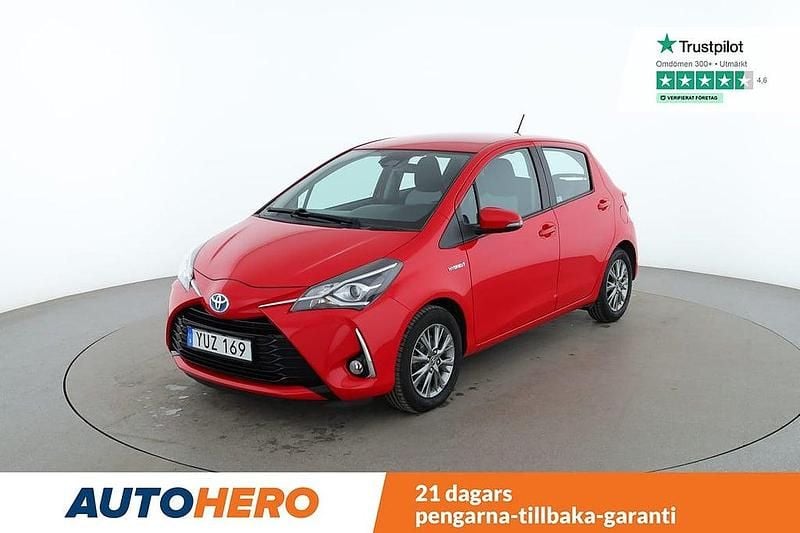 Röd Begagnad 2017 Toyota Yaris Hybrid Active Halvkombi | 152 000 kr (Bra pris) - Bild 1/4
