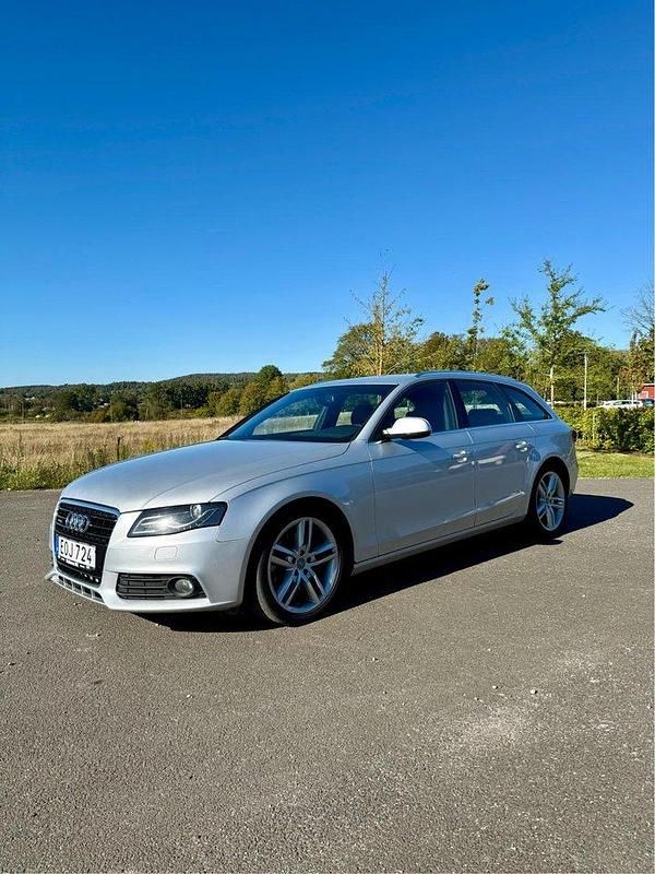 Silver Begagnad 2012 Audi A4 Business Kombi | 89 000 kr (Bra pris) - Bild 1/4