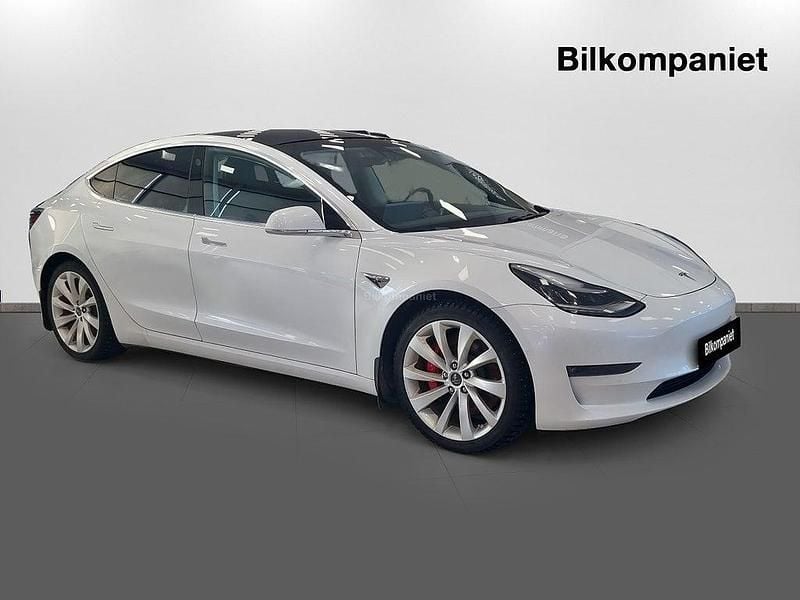 Begagnad Tesla Model 3 Performance 461 kW (627 HK) 2019 Vit Sedan