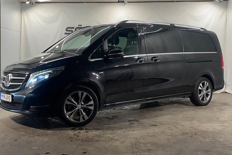 Svart Begagnad 2016 Mercedes V250 Minibuss | 359 900 kr (Dyr) - Bild 1/4