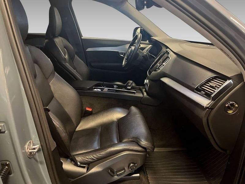 Begagnad Volvo XC90 Plus 462 HK (339 kW) 2023 Grå SUV