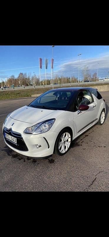 Vit Begagnad 2012 Citroën DS3 Halvkombi | 65 000 kr - Bild 1/4