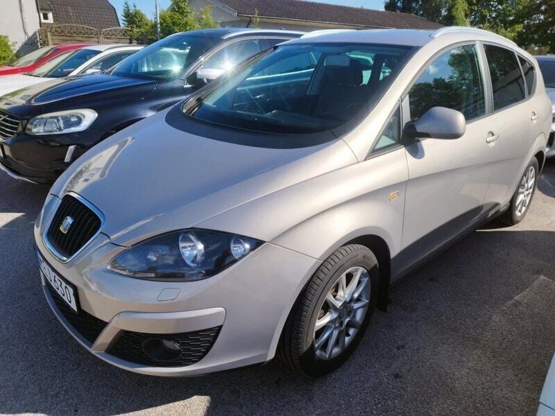 Ljusbrun Begagnad 2011 Seat Altea XL Minibuss | 59 899 kr (Marknadspris) - Bild 1/3