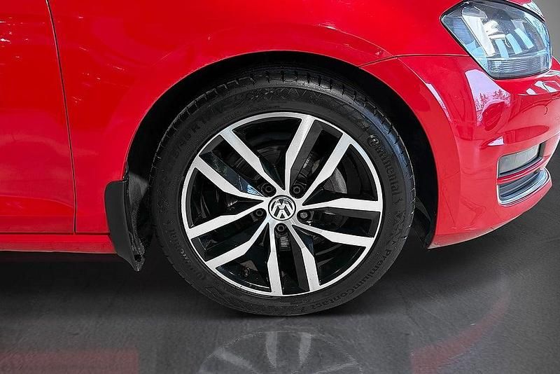 Begagnad VW Golf VII Highline 140 HK (102 kW) 2012 Röd Halvkombi