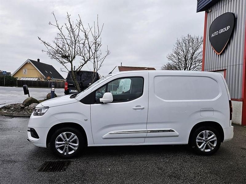 Begagnad Toyota Proace City City 131 HK (96 kW) 2020 Vit Minibuss