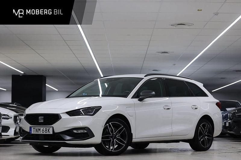 Vit Begagnad 2022 Seat Leon FR Kombi | 239 900 kr (Marknadspris) - Bild 1/3
