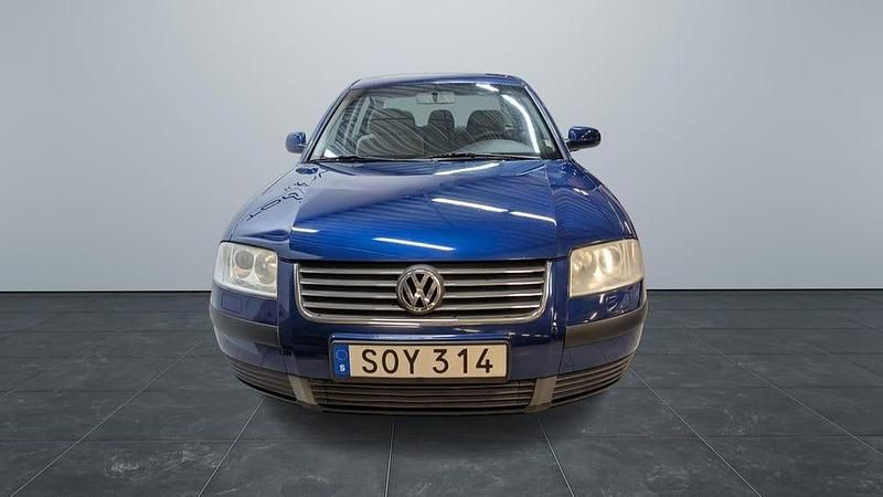 Begagnad VW Passat 103 HK (75 kW) 2001 Blå Sedan