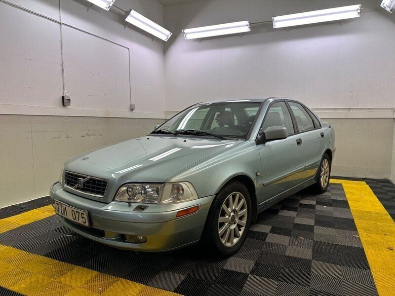 Ljusgrön Begagnad 2003 Volvo S40 Sedan | 29 900 kr (Bra pris) - Bild 1/4