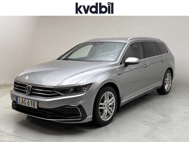 Begagnad VW Passat GTE 218 HK (160 kW) 2021 Silver