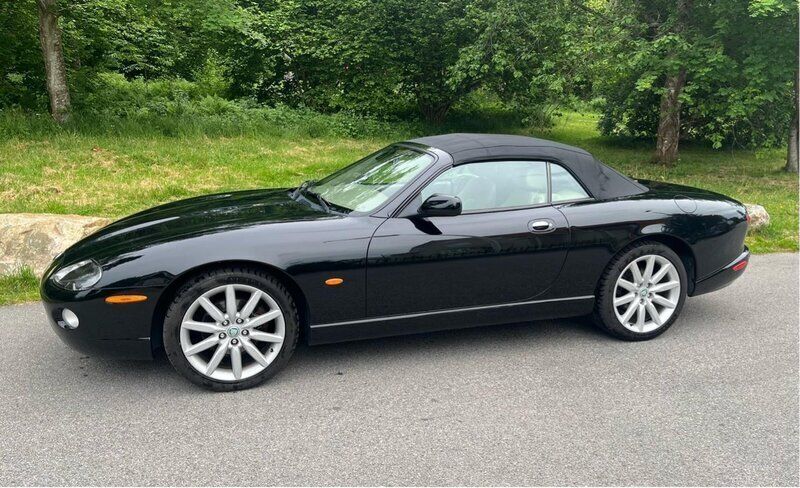 Svart Begagnad 2006 Jaguar XK8 Cab | 259 000 kr - Bild 1/4