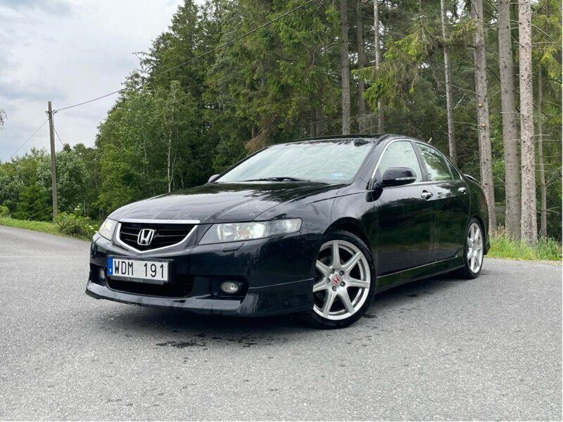 Grå Begagnad 2004 Honda Accord Executive Sedan | 99 000 kr - Bild 1/4
