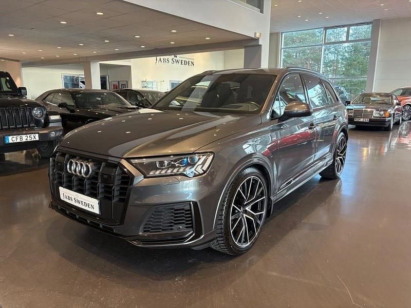 Daytona grå metallic Begagnad 2020 Audi Q7 S-Line SUV | 649 900 kr (Marknadspris) - Bild 1/4