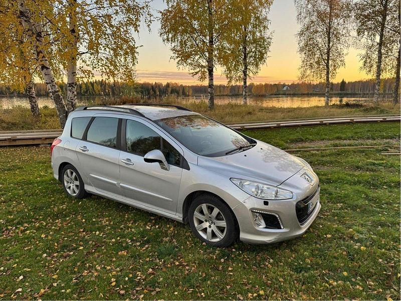 Grå Begagnad 2011 Peugeot 308 Kombi | 32 000 kr (Marknadspris) - Bild 1/4