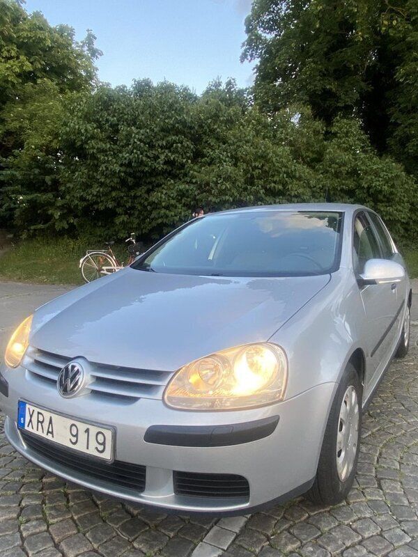 Silver Begagnad 2006 VW Golf V Trendline Halvkombi | 35 000 kr (Marknadspris) - Bild 1/4