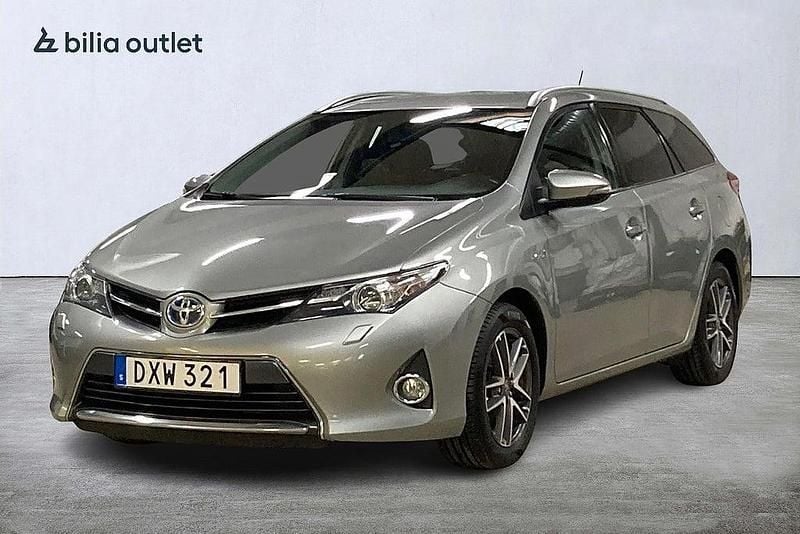 Ljusgrå Begagnad 2015 Toyota Auris Hybrid Edition Kombi | 84 900 kr (Bra pris) - Bild 1/3