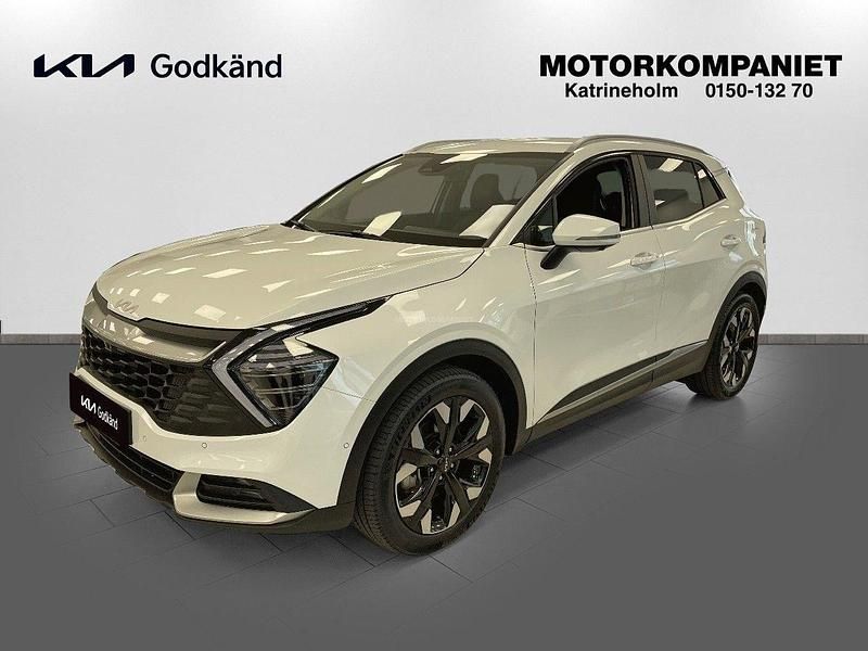 Vit (deluxe white metallic) Begagnad 2023 Kia Sportage Advance SUV | 399 900 kr (Marknadspris) - Bild 1/4