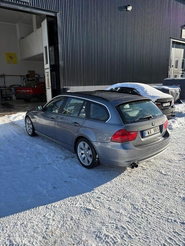Begagnad BMW 330 245 HK (180 kW) 2011 Kombi