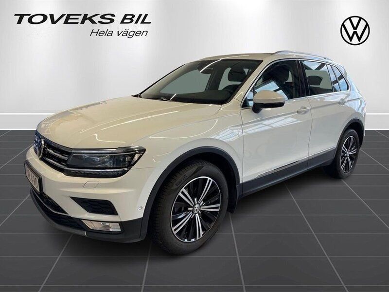 Vit (pure white) Begagnad 2017 VW Tiguan Executive SUV | 245 000 kr (Marknadspris) - Bild 1/4