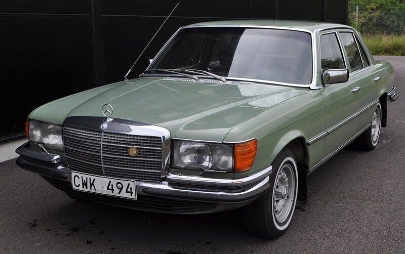 Ljusgrön Begagnad 1974 Mercedes S350 SE Sedan | 75 000 kr - Bild 1/4