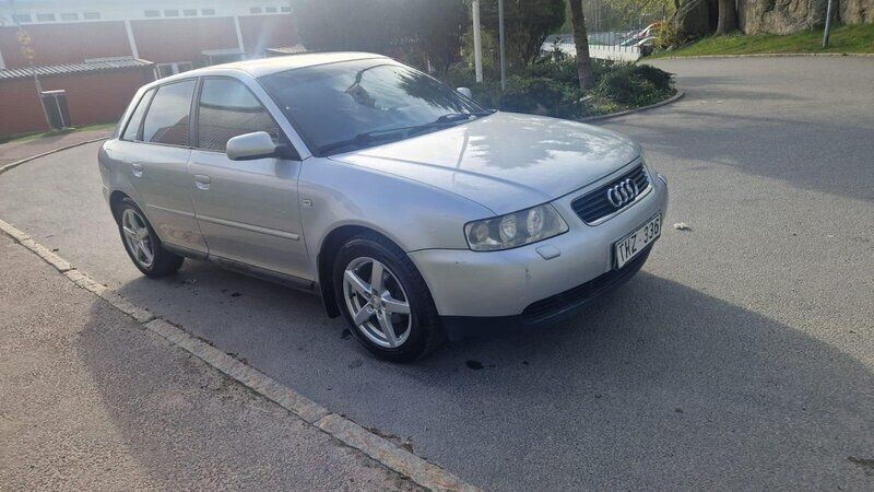 Silver Begagnad 2002 Audi A3 Attraction Halvkombi | 17 500 kr (Marknadspris) - Bild 1/4