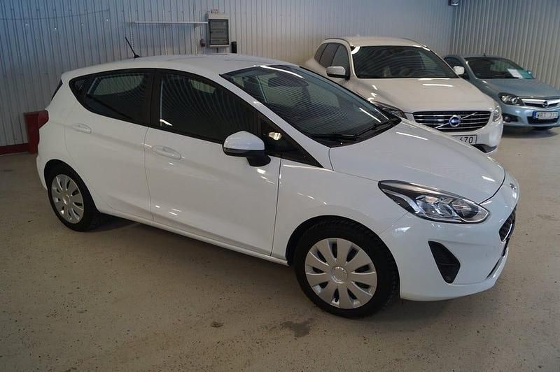 Begagnad Ford Fiesta Trend 86 HK (63 kW) 2018 Vit Halvkombi