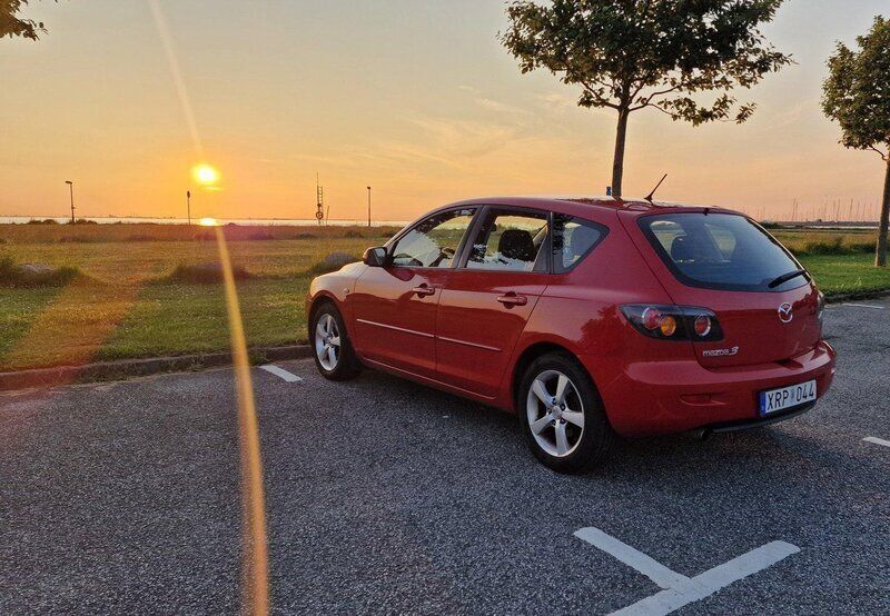 Röd Begagnad 2006 Mazda 3 Inclusive Halvkombi | 20 000 kr (Bra pris) - Bild 1/4