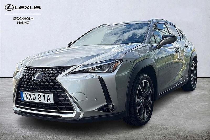 Ljusgrå Begagnad 2019 Lexus UX 250h SUV | 279 000 kr (Dyr) - Bild 1/4