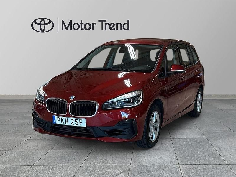 Röd Begagnad 2020 BMW 218 Gran Tourer Advantage Minibuss | 219 000 kr - Bild 1/4