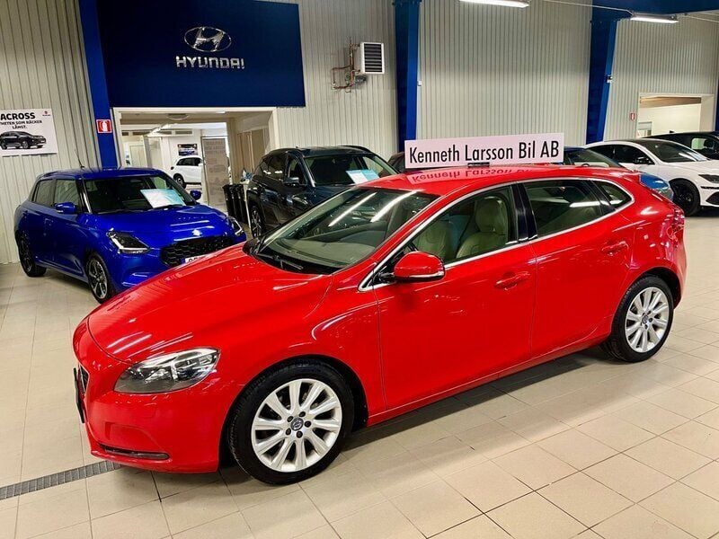 Röd Begagnad 2013 Volvo V40 Summum Kombi | 137 000 kr (Marknadspris) - Bild 1/4