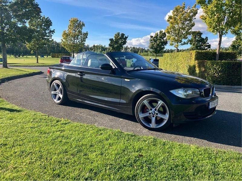 Svart Begagnad 2009 BMW 120 Cabriolet Sport Line Cab | 60 000 kr - Bild 1/4