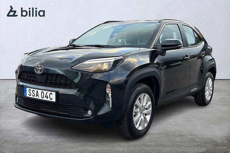 Svart Begagnad 2025 Toyota Yaris Cross Active SUV | 299 900 kr (Bra pris) - Bild 1/3