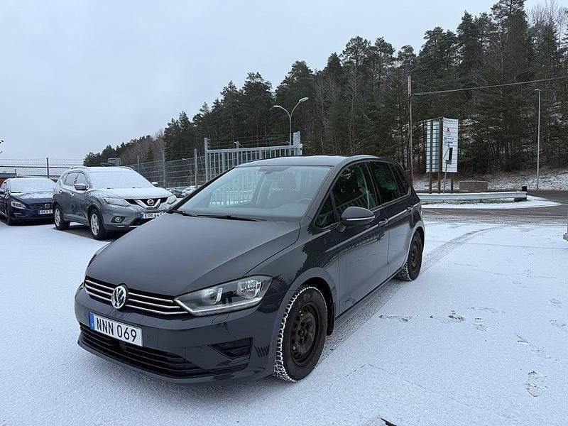 Mörkgrå Begagnad 2016 VW Golf VII Halvkombi | 129 900 kr (Marknadspris) - Bild 1/4