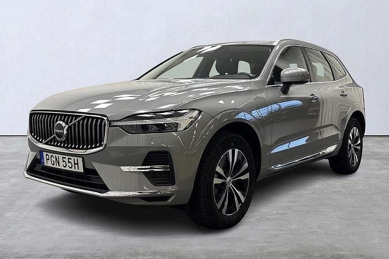 Grå Begagnad 2024 Volvo XC60 Core SUV | 489 900 kr (Marknadspris) - Bild 1/4