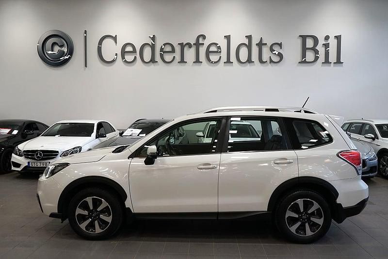 Vit Begagnad 2016 Subaru Forester SUV | 149 900 kr (Marknadspris) - Bild 1/4