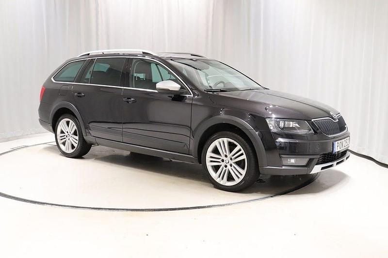 Begagnad Skoda Octavia Scout 180 HK (132 kW) 2016 Kombi