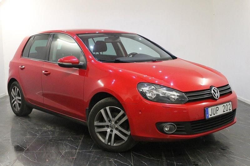 Röd Begagnad 2009 VW Golf VI Halvkombi | 54 700 kr (Marknadspris) - Bild 1/4