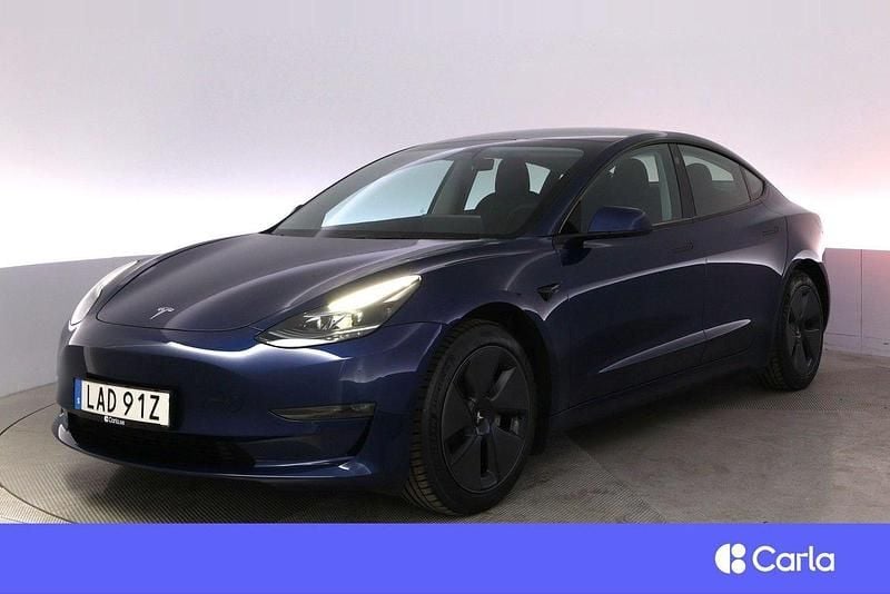 Blå Begagnad 2022 Tesla Model 3 Long Range Sedan | 403 900 kr (Dyr) - Bild 1/4