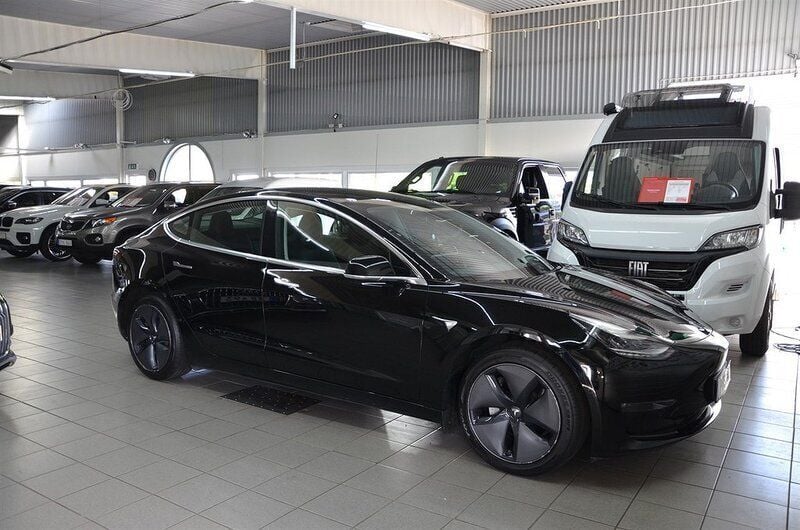 Svart Begagnad 2019 Tesla Model 3 Long Range Sedan | 249 900 kr (Marknadspris) - Bild 1/4