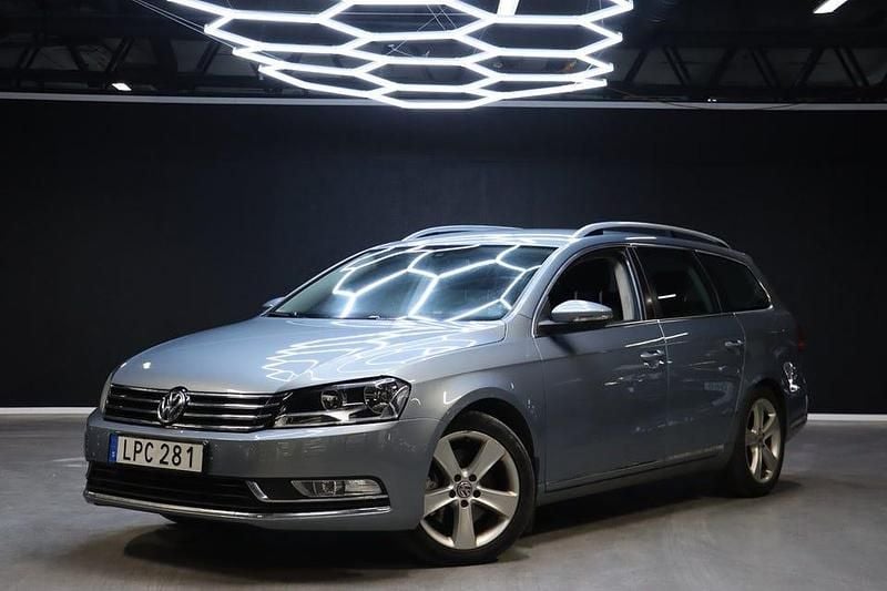 Grå Begagnad 2011 VW Passat Kombi | 74 900 kr (Marknadspris) - Bild 1/4