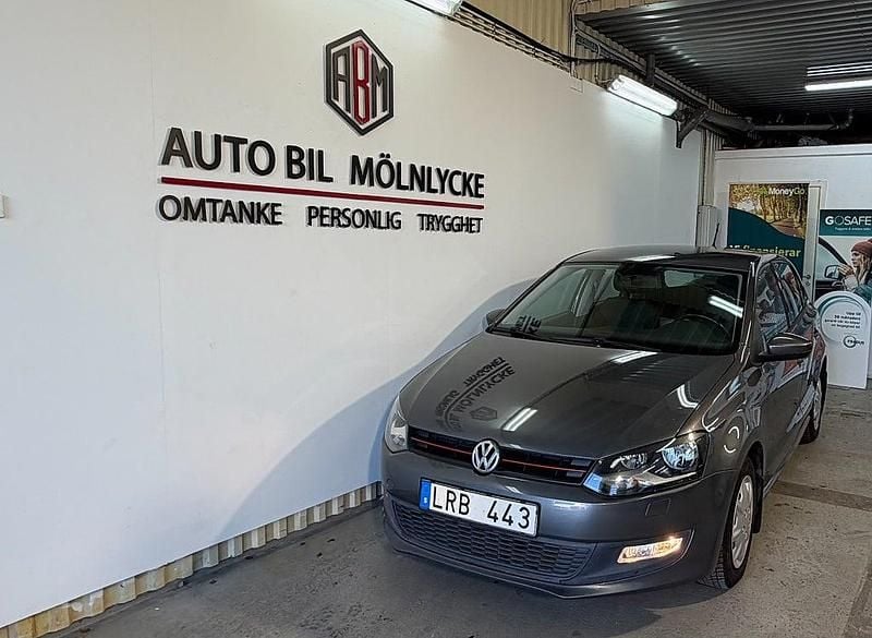 Grå Begagnad 2011 VW Polo Halvkombi | 54 900 kr (Marknadspris) - Bild 1/4