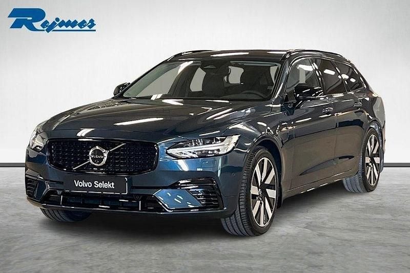 Mörkblå Begagnad 2024 Volvo V90 Plus Kombi | 489 900 kr (Marknadspris) - Bild 1/4