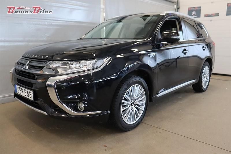 Begagnad Mitsubishi Outlander P-HEV Comfort Edition 203 HK (149 kW) 2016 Svart SUV