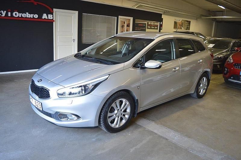 Grå Begagnad 2012 Kia Ceed 3 Kombi | 99 900 kr (Dyr) - Bild 1/4