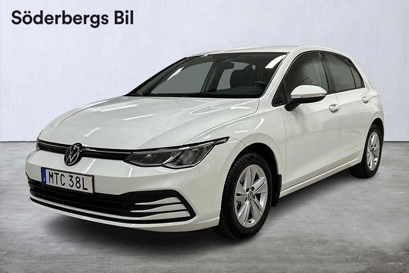 Vit Begagnad 2023 VW Golf VIII Life Halvkombi | 308 500 kr (Marknadspris) - Bild 1/4