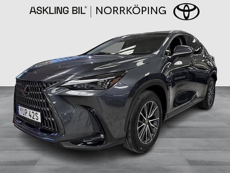Grå Begagnad 2023 Lexus NX350h Business Edition SUV | 479 000 kr (Bra pris) - Bild 1/3