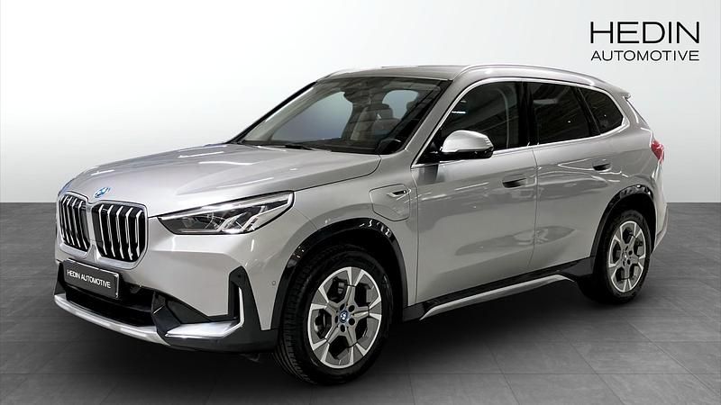Begagnad 2023 BMW X1 xLine SUV | 458 700 kr (Marknadspris) - Bild 1/4