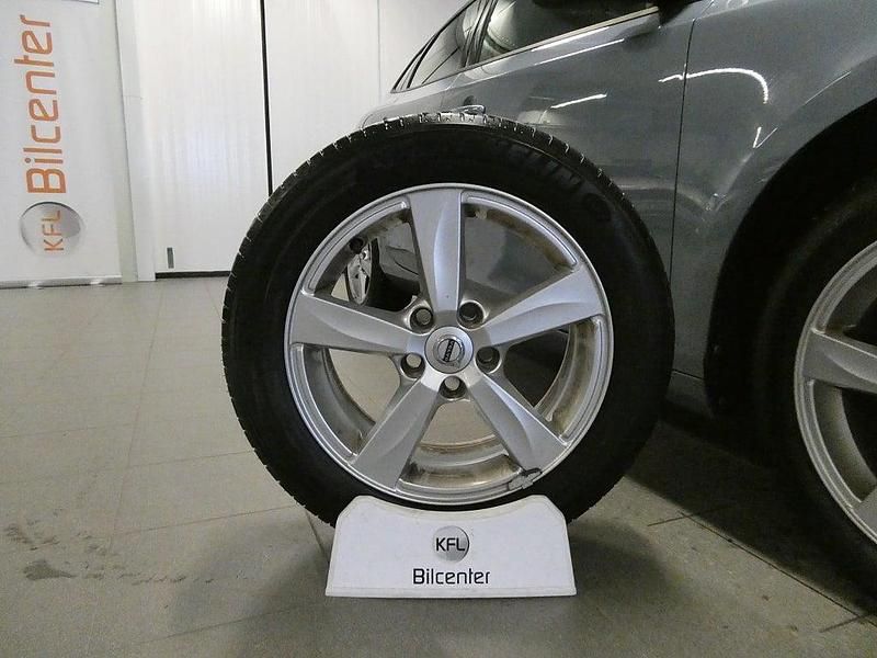 Begagnad Volvo V40 120 HK (88 kW) 2016 Blå Halvkombi